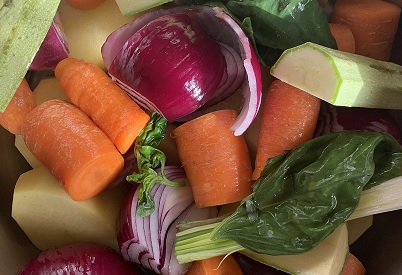 Perché il cibo crudo è più naturale per l’uomo: benefici e verità scientifiche